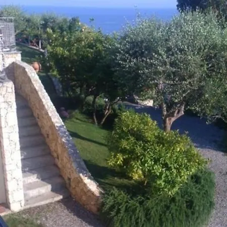 Appartement In Mit Grossem Garten Finale Ligure