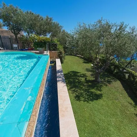 In Mit Grossem Garten Appartement Finale Ligure